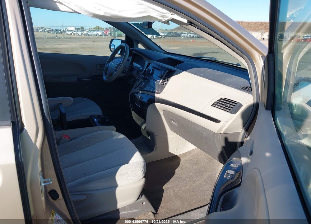 2013 TOYOTA SIENNA LE V6 8 PASSENGER VIN: 5TDKK3DC8DS351024