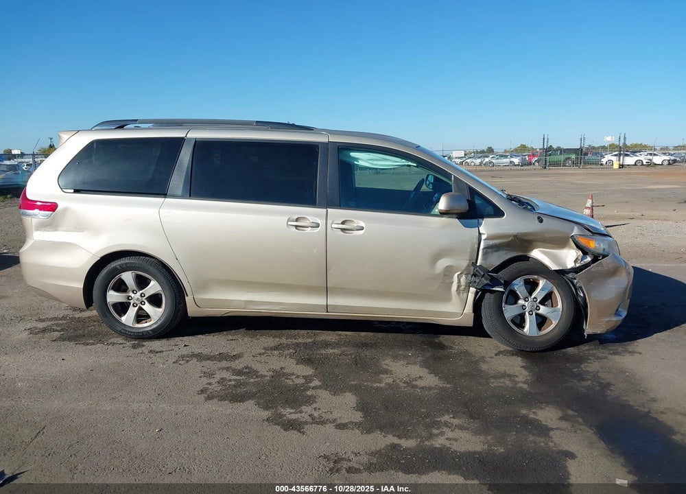 2013 TOYOTA SIENNA LE V6 8 PASSENGER VIN: 5TDKK3DC8DS351024