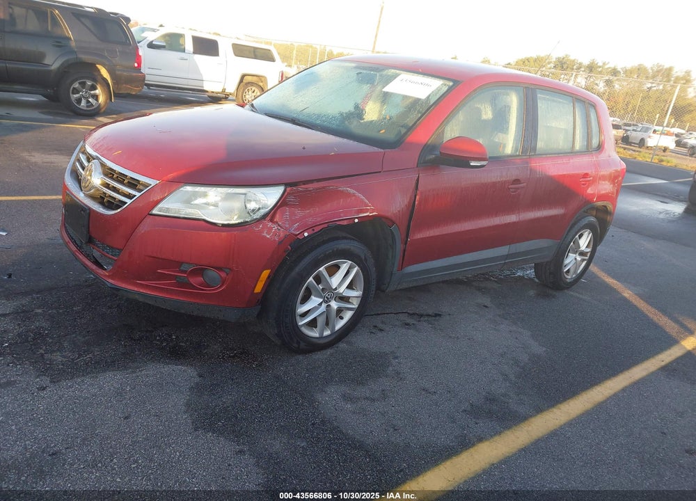 2011 VOLKSWAGEN TIGUAN S VIN: WVGBV7AX8BW001617