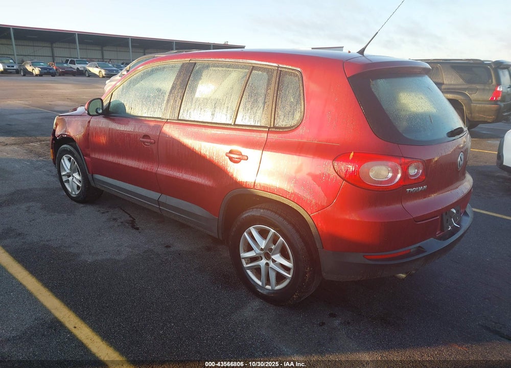 2011 VOLKSWAGEN TIGUAN S VIN: WVGBV7AX8BW001617