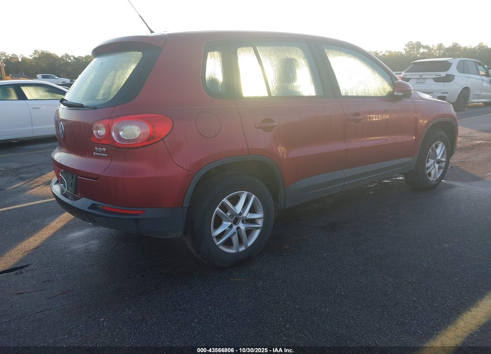 2011 VOLKSWAGEN TIGUAN S VIN: WVGBV7AX8BW001617