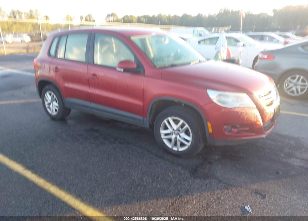 2011 VOLKSWAGEN TIGUAN S VIN: WVGBV7AX8BW001617