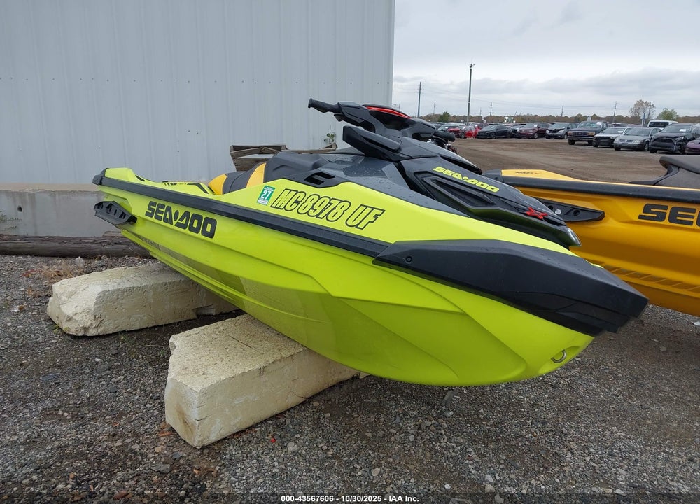 2018 SEADOO RXT-X 300 VIN: YDV13469C818