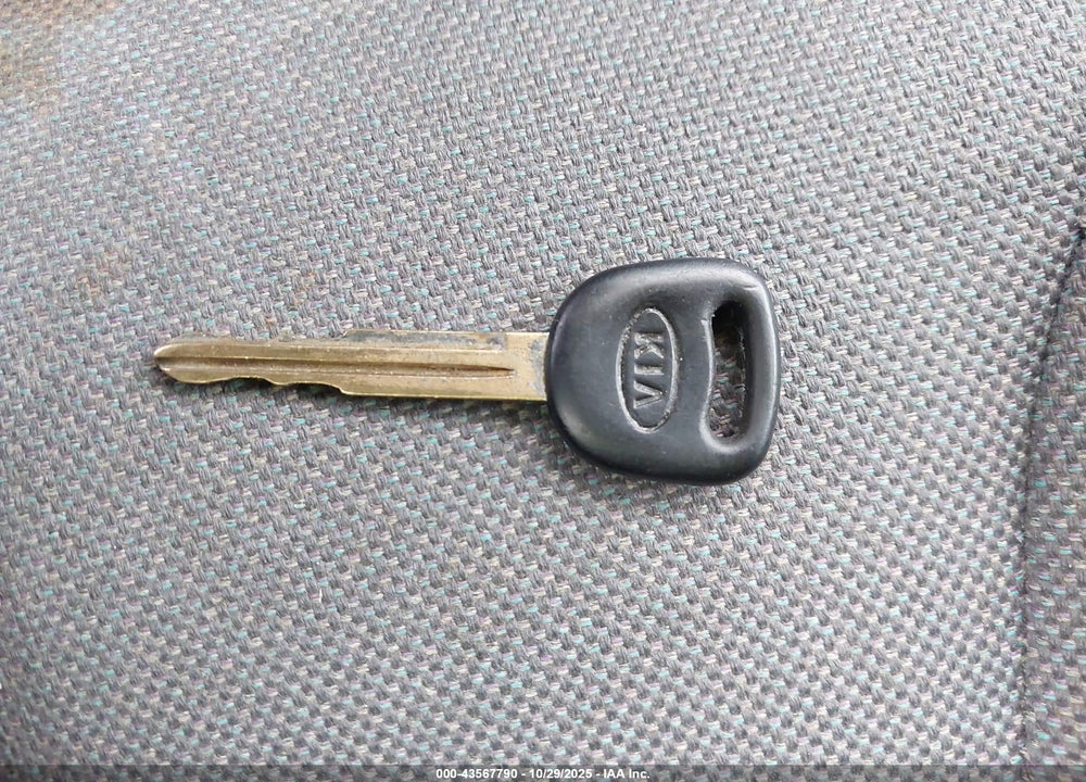 2001 KIA SPORTAGE EX/LIMITED VIN: KNDJA723315697749