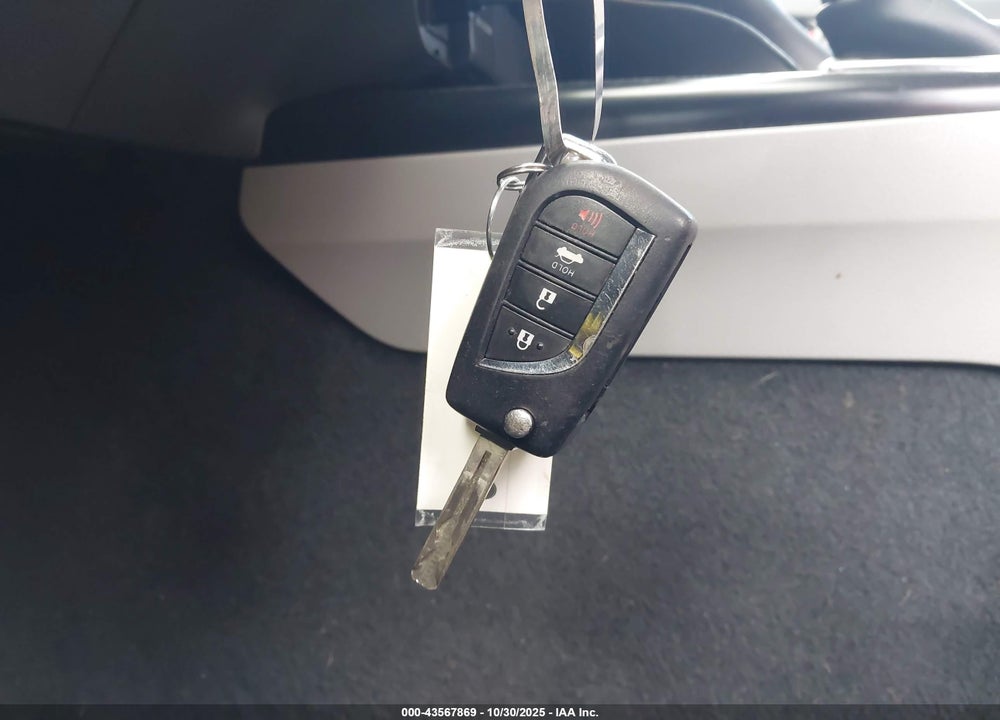 2019 TOYOTA CAMRY LE VIN: 4T1B11HK7KU688149