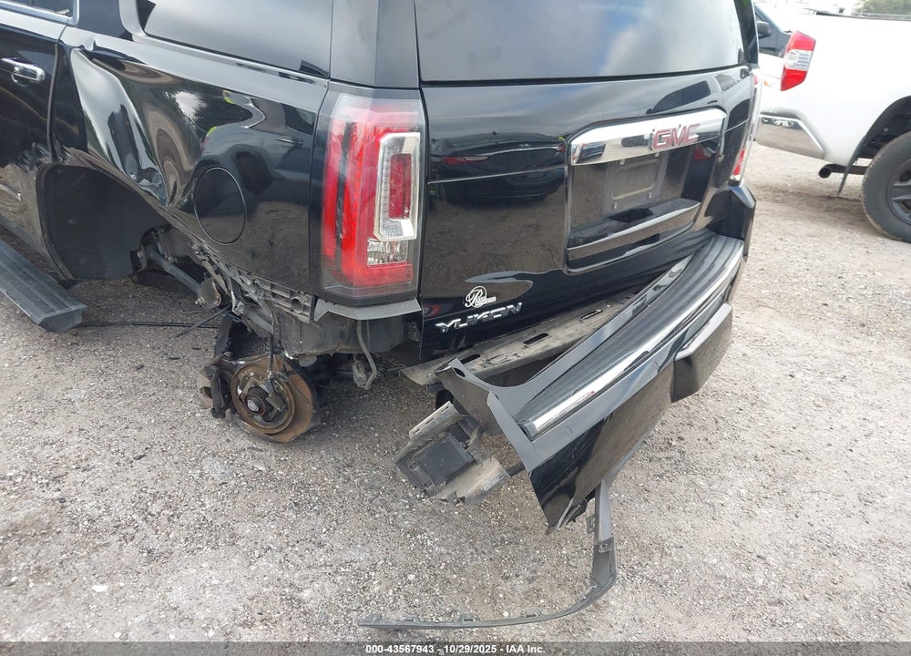 2017 GMC YUKON DENALI VIN: 1GKS1CKJ6HR314101