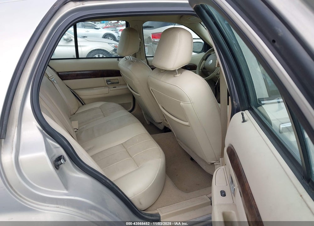 2007 MERCURY GRAND MARQUIS VIN: 2MEFM75V07X639825