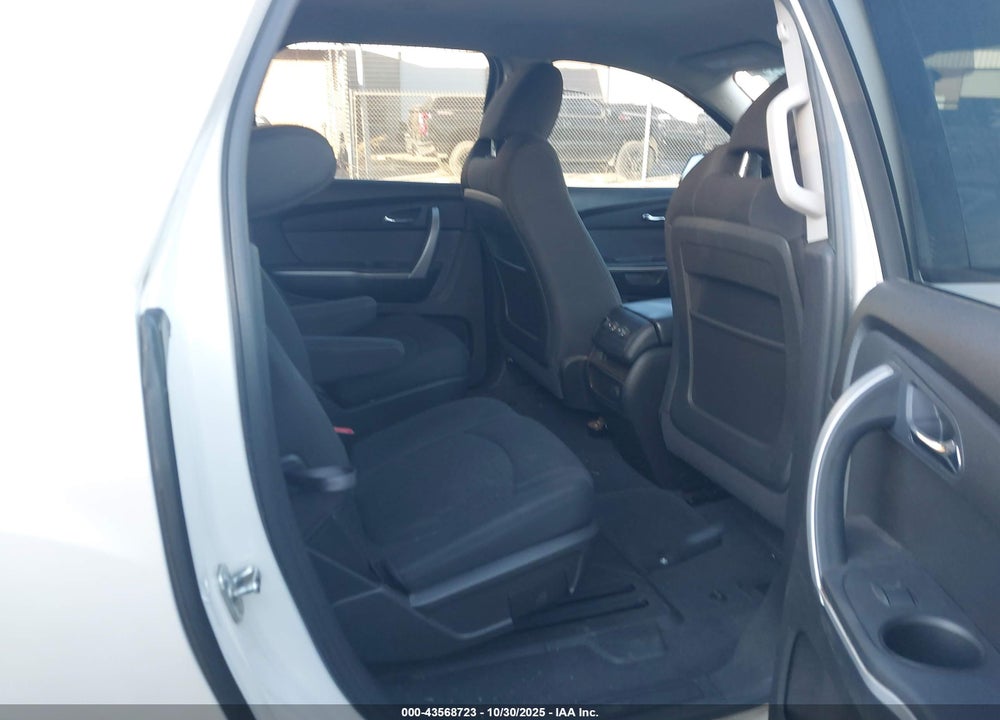 2011 GMC ACADIA SLE VIN: 1GKKRPED5BJ272645