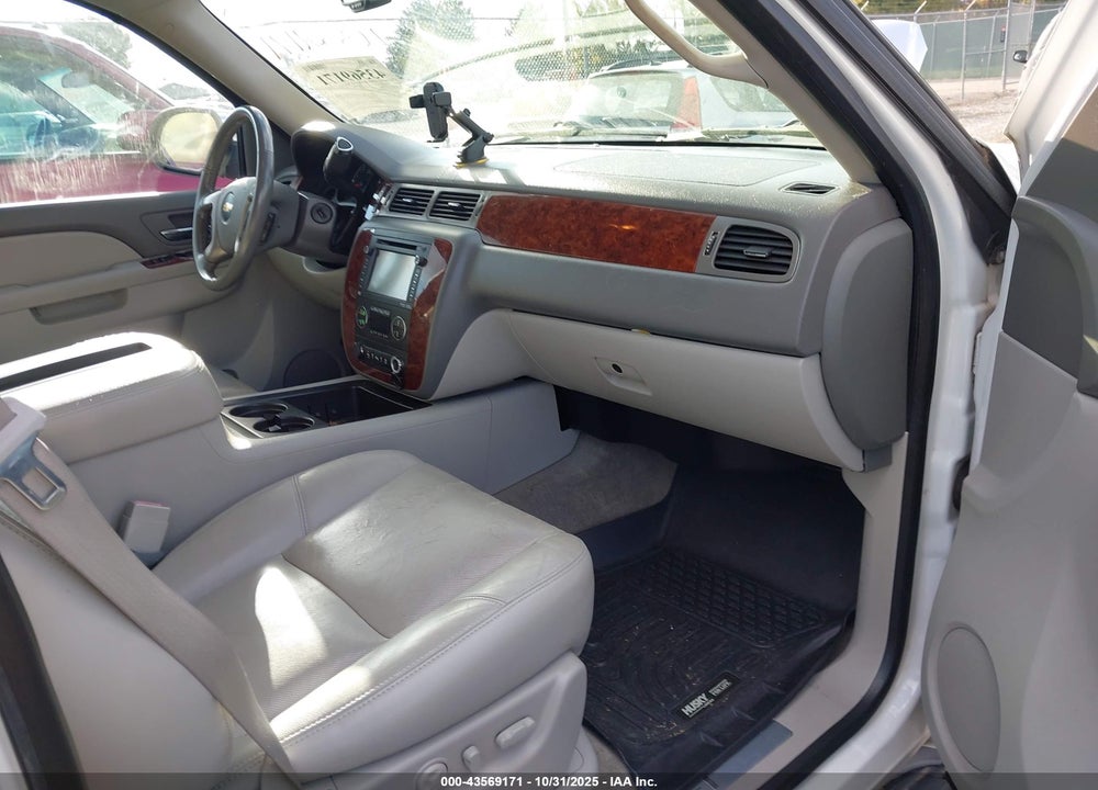 2013 CHEVROLET TAHOE VIN: 1GNSCCE01DR228995