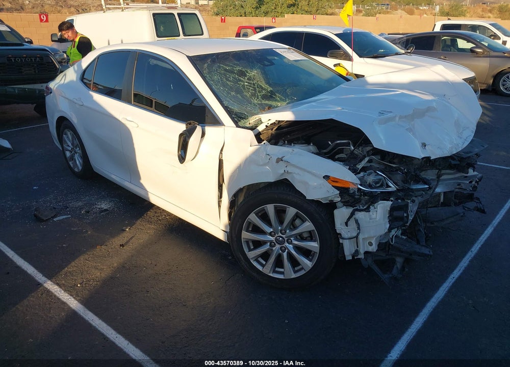 2018 TOYOTA CAMRY LE VIN: 4T1B11HK5JU623251