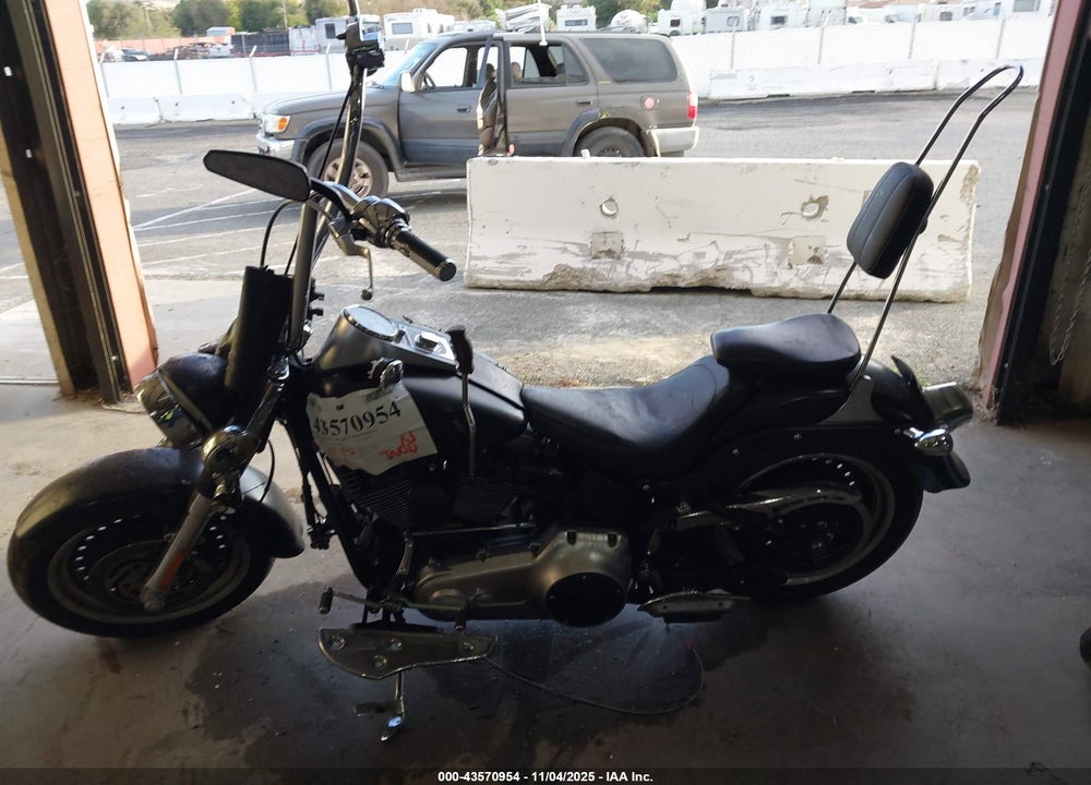 2011 HARLEY-DAVIDSON FLSTFB VIN: 1HD1JN512BB026122