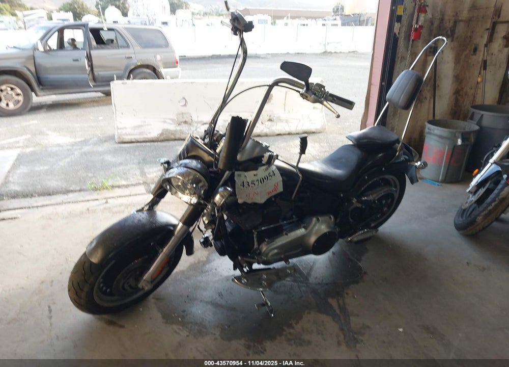 2011 HARLEY-DAVIDSON FLSTFB VIN: 1HD1JN512BB026122