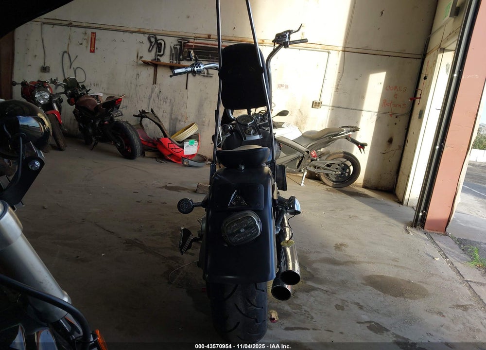 2011 HARLEY-DAVIDSON FLSTFB VIN: 1HD1JN512BB026122