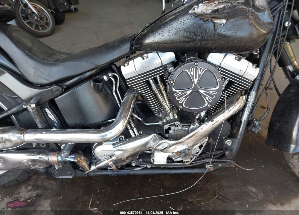 2011 HARLEY-DAVIDSON FLSTFB VIN: 1HD1JN512BB026122