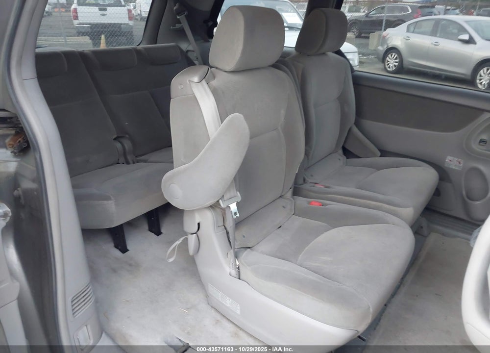 2005 TOYOTA SIENNA VIN: 5TDBA23C65S051286