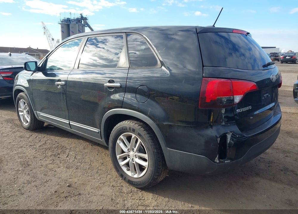 2014 KIA SORENTO LX VIN: 5XYKT3A69EG426730