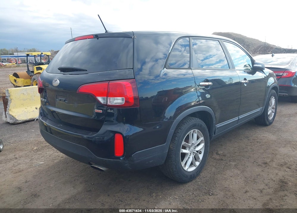 2014 KIA SORENTO LX VIN: 5XYKT3A69EG426730