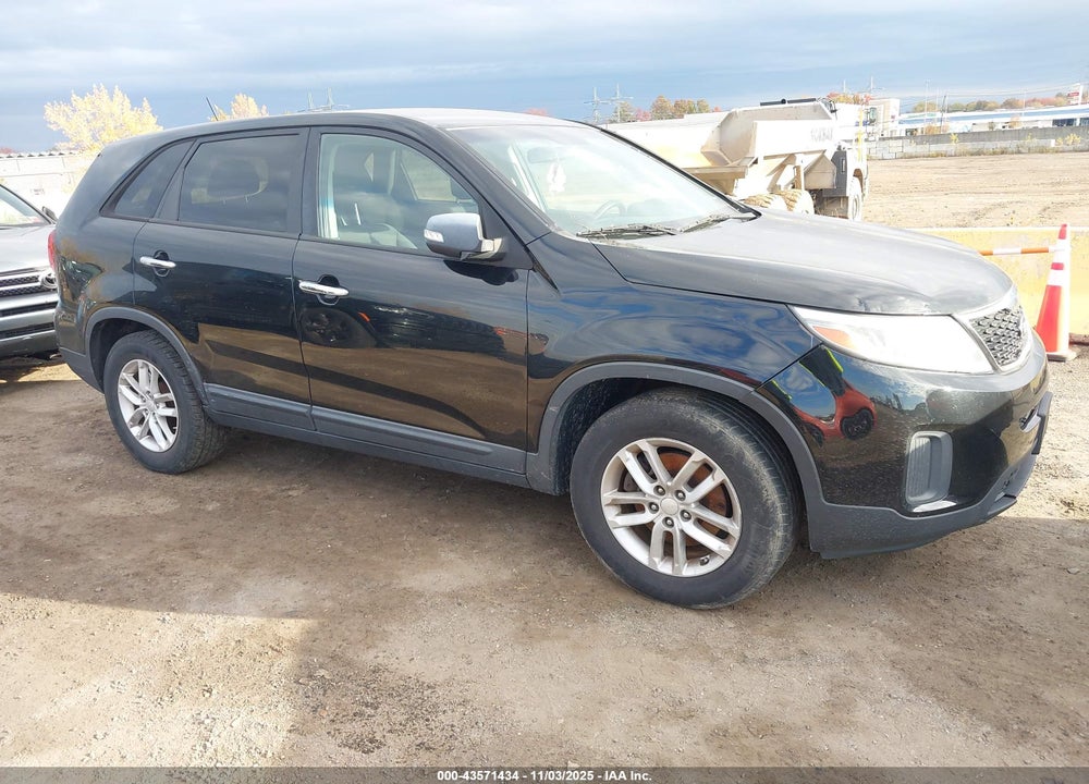 2014 KIA SORENTO LX VIN: 5XYKT3A69EG426730