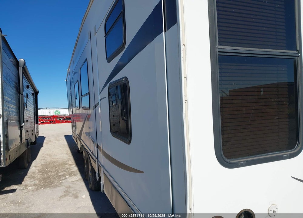 2009 FOREST RIVER SIERRA 335 VIN: 4X4FSEJ259J034065