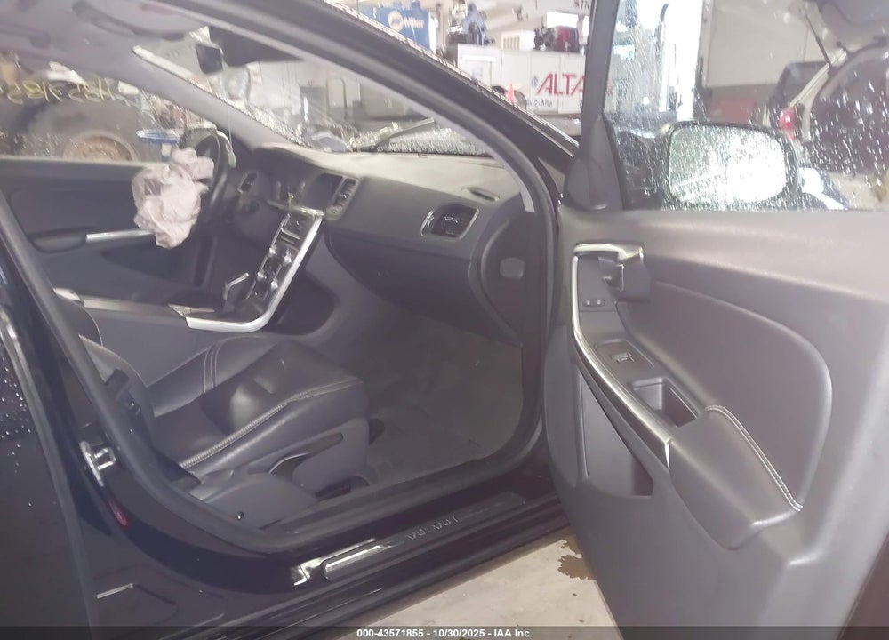 2017 VOLVO S60 T5 DYNAMIC VIN: YV140MTL1H2437112