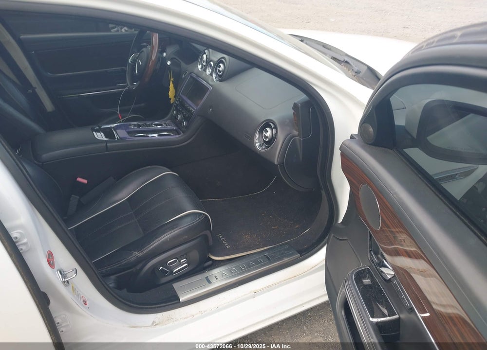 2012 JAGUAR XJ XJL PORTFOLIO VIN: SAJWA2GB9CLV38646