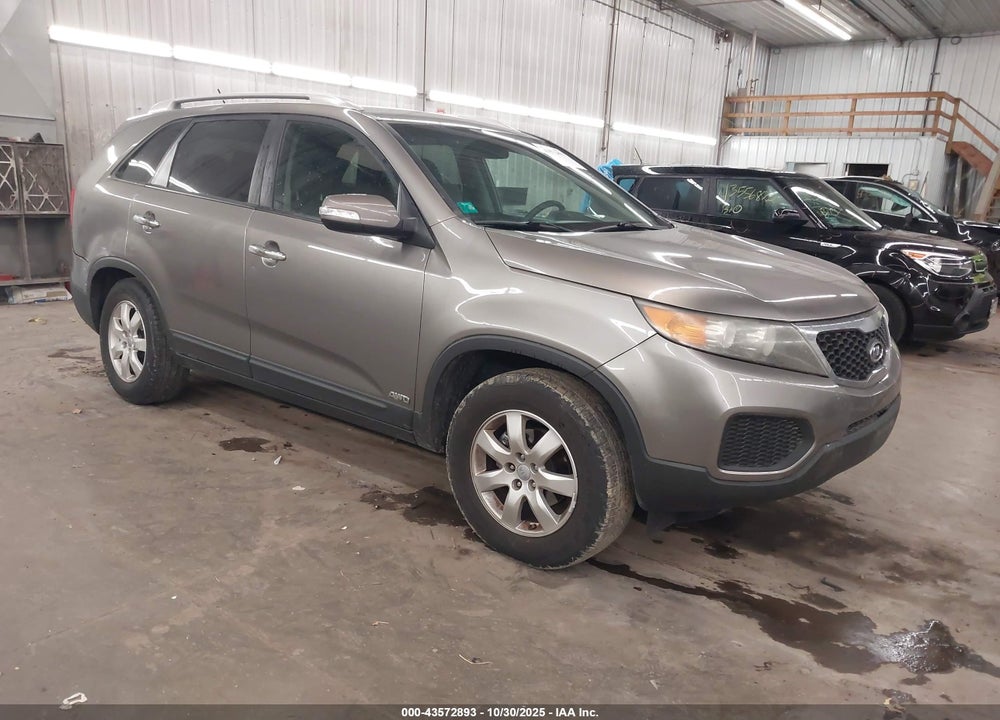 2013 KIA SORENTO LX V6 VIN: 5XYKTDA27DG404310