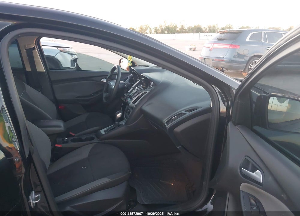 2014 FORD FOCUS SE VIN: 1FADP3F22EL195862