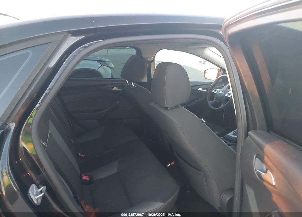 2014 FORD FOCUS SE VIN: 1FADP3F22EL195862