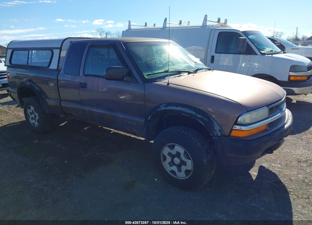 2000 CHEVROLET S-10 LS VIN: 1GCCT19W1Y8201680