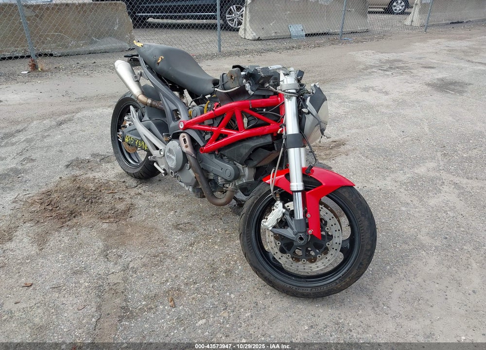 2010 DUCATI MONSTER 696 VIN: ZDM1RADN6AB026697