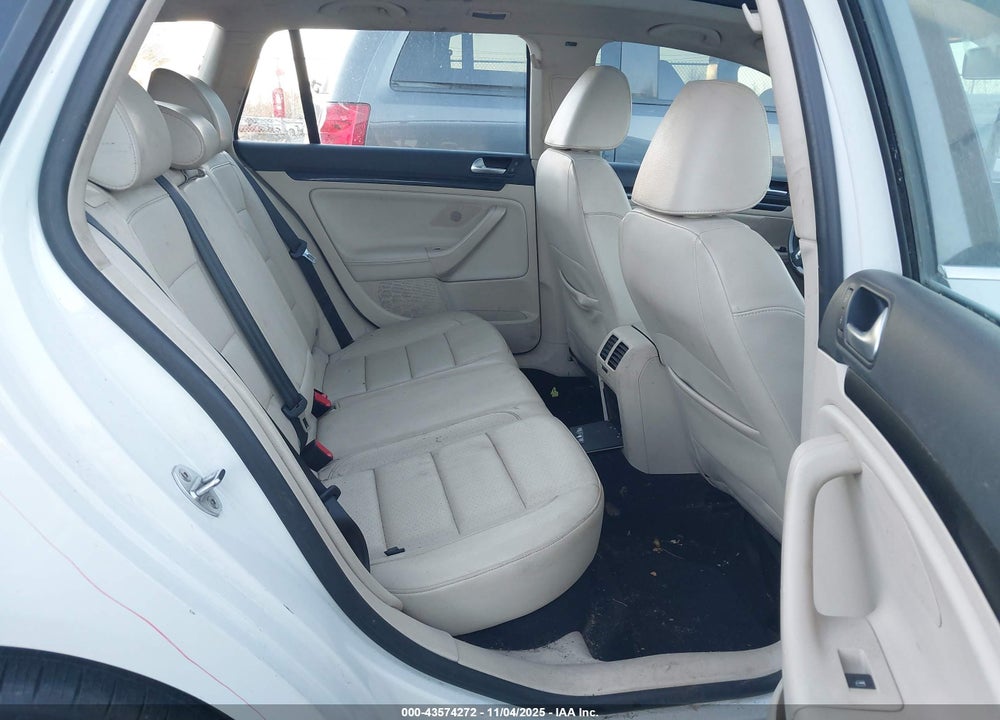 2014 VOLKSWAGEN JETTA SPORTWAGEN 2.0L TDI VIN: 3VWPL7AJ9EM623432