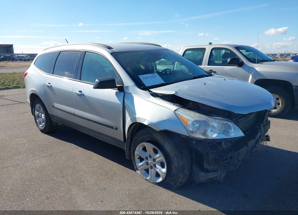 2010 CHEVROLET TRAVERSE LS VIN: 1GNLVEED0AS131336