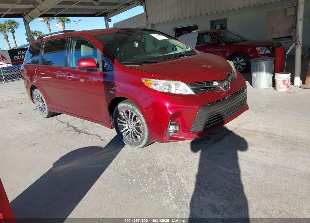 2018 TOYOTA SIENNA XLE 8 PASSENGER VIN: 5TDYZ3DC6JS957858