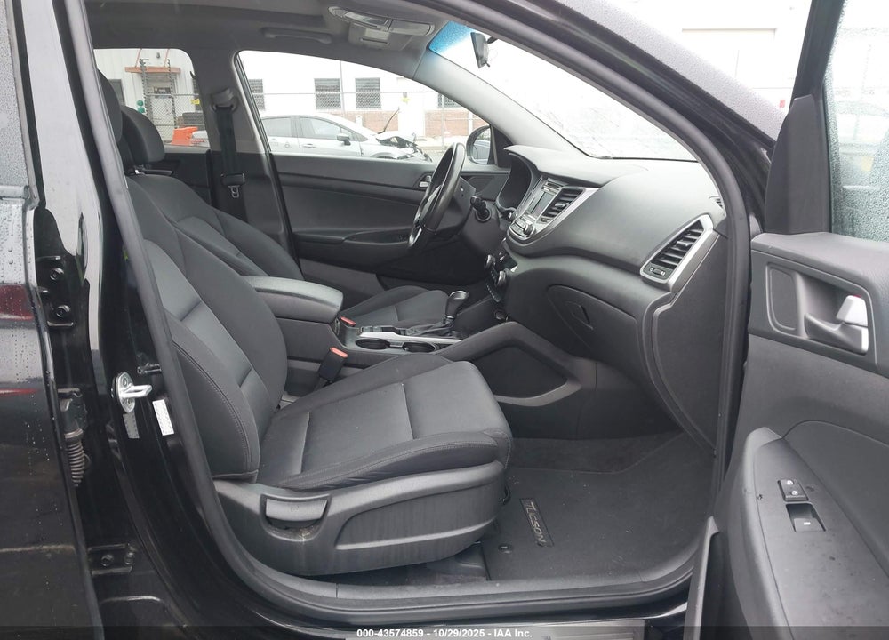 2017 HYUNDAI TUCSON VIN: KM8J33A27HU521276