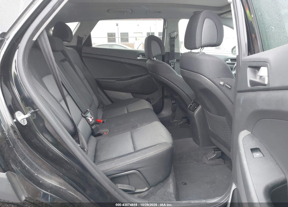 2017 HYUNDAI TUCSON VIN: KM8J33A27HU521276
