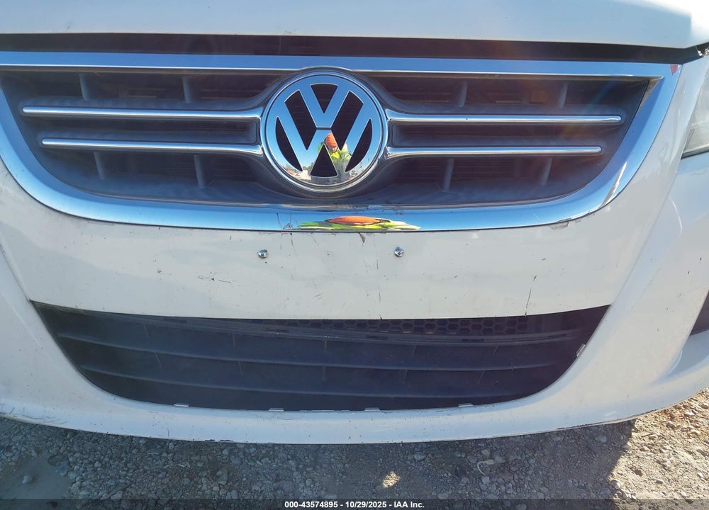 2010 VOLKSWAGEN ROUTAN SE VIN: 2V4RW3D11AR168821