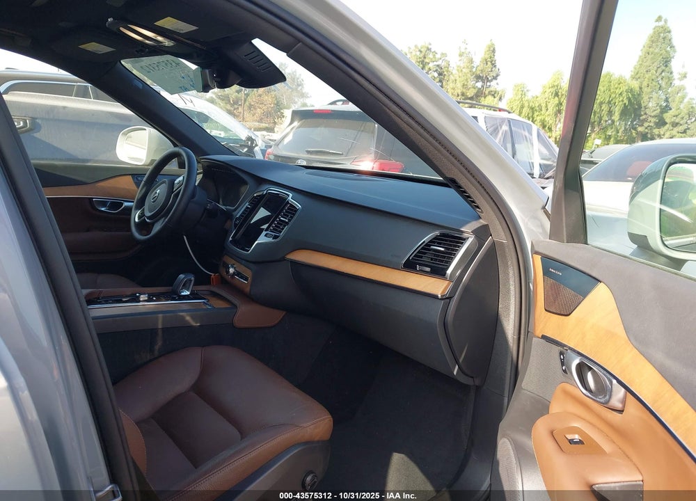 2024 VOLVO XC90 RECHARGE PLUG-IN HYBRID T8 PLUS BRIGHT THEME 7-SEATER VIN: YV4H60CE1R1218431