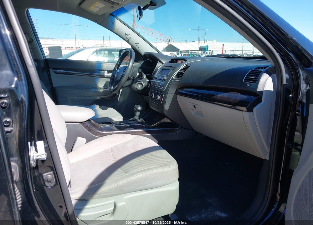 2014 KIA SORENTO LX VIN: 5XYKT4A73EG530337