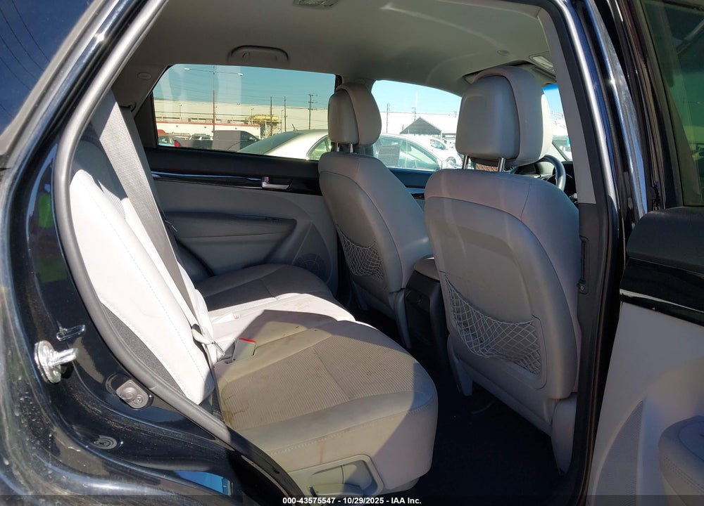 2014 KIA SORENTO LX VIN: 5XYKT4A73EG530337