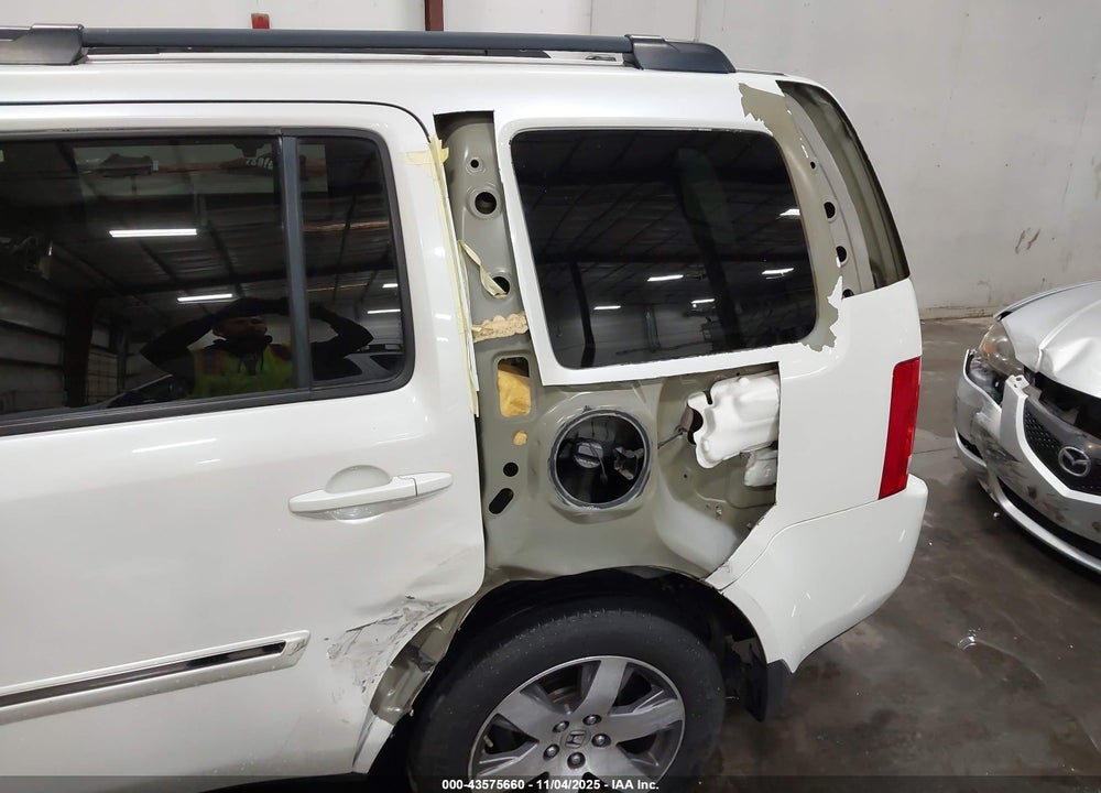 2015 HONDA PILOT TOURING VIN: 5FNYF4H90FB047566