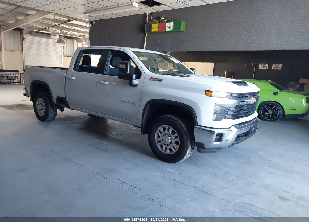 2024 CHEVROLET SILVERADO 2500HD 4WD  STANDARD BED LT VIN: 2GC4YNEY5R1112218