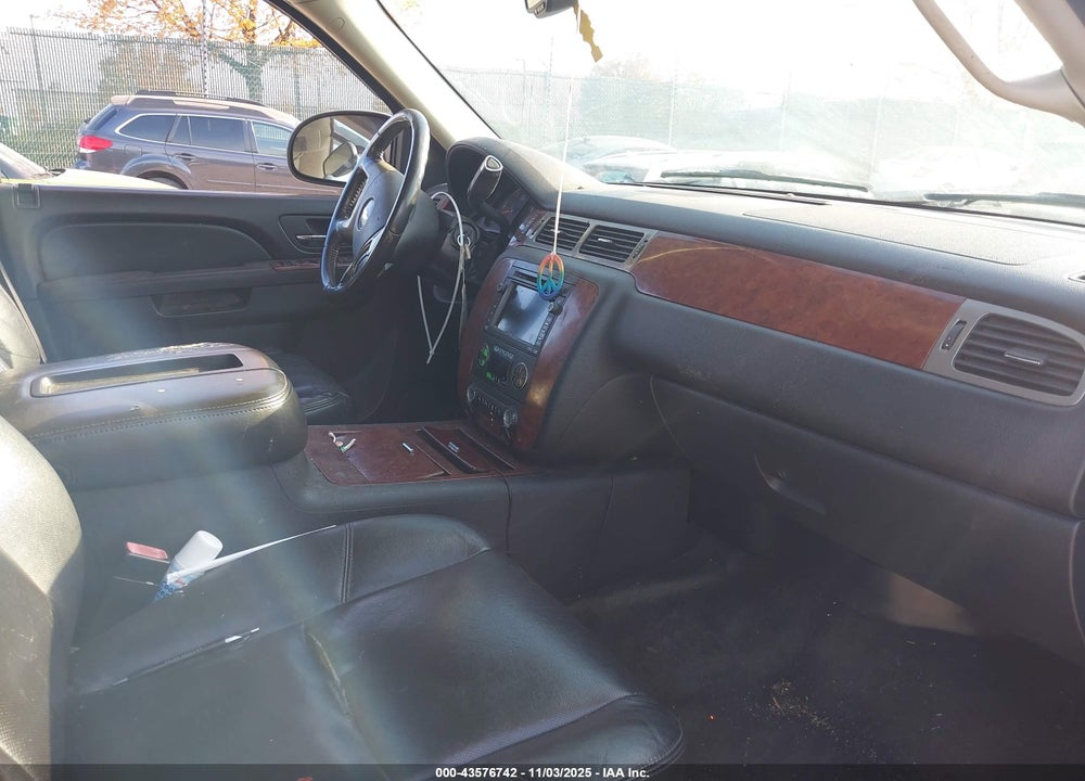 2010 CHEVROLET TAHOE LTZ VIN: 1GNUKCE00AR102375