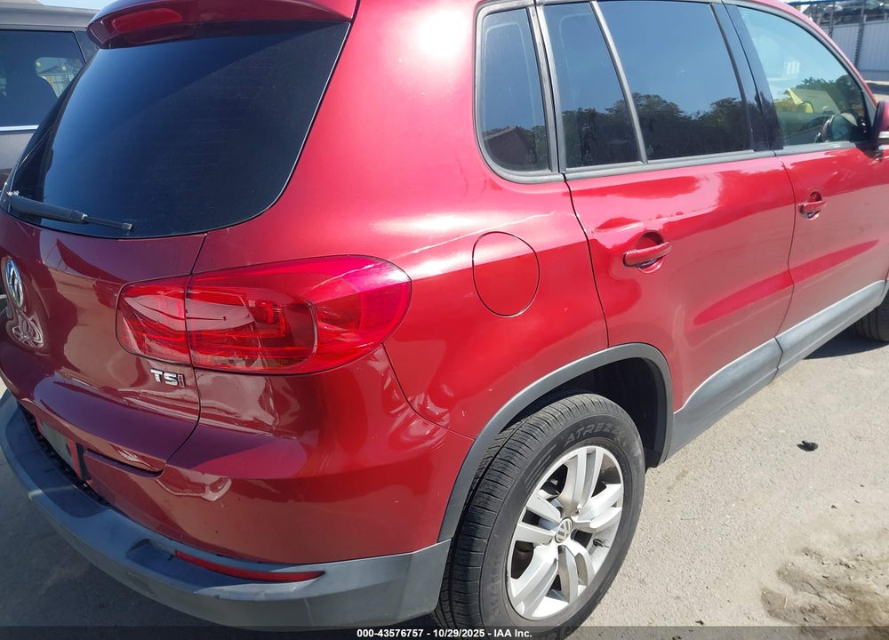 2016 VOLKSWAGEN TIGUAN VIN: WVGAV7AX2GW086778