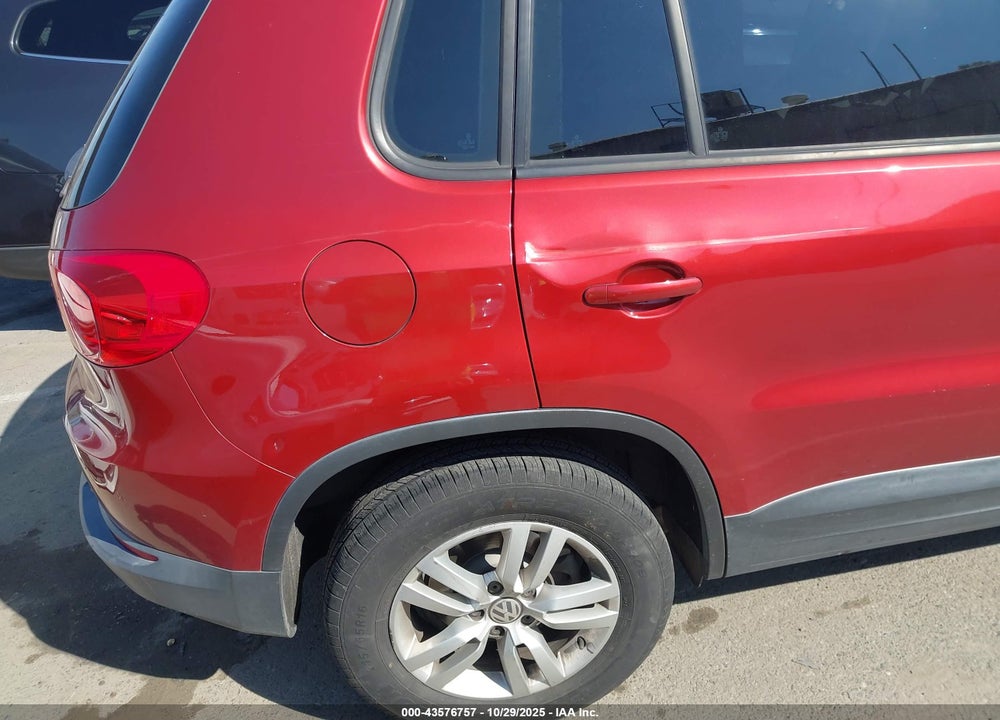 2016 VOLKSWAGEN TIGUAN VIN: WVGAV7AX2GW086778