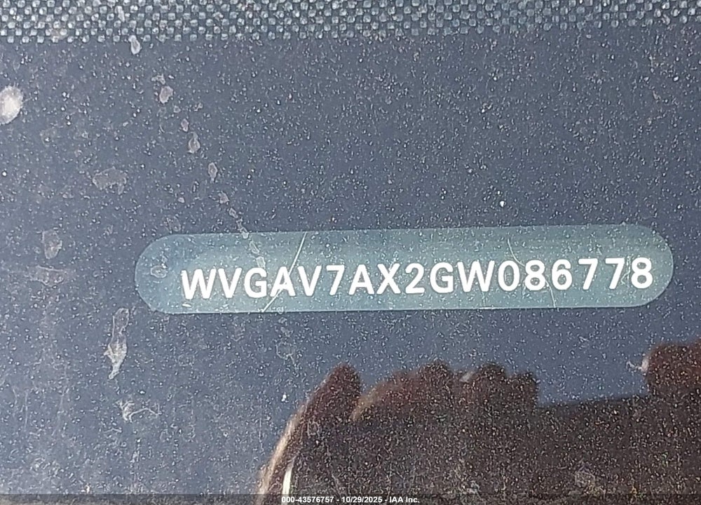 2016 VOLKSWAGEN TIGUAN VIN: WVGAV7AX2GW086778