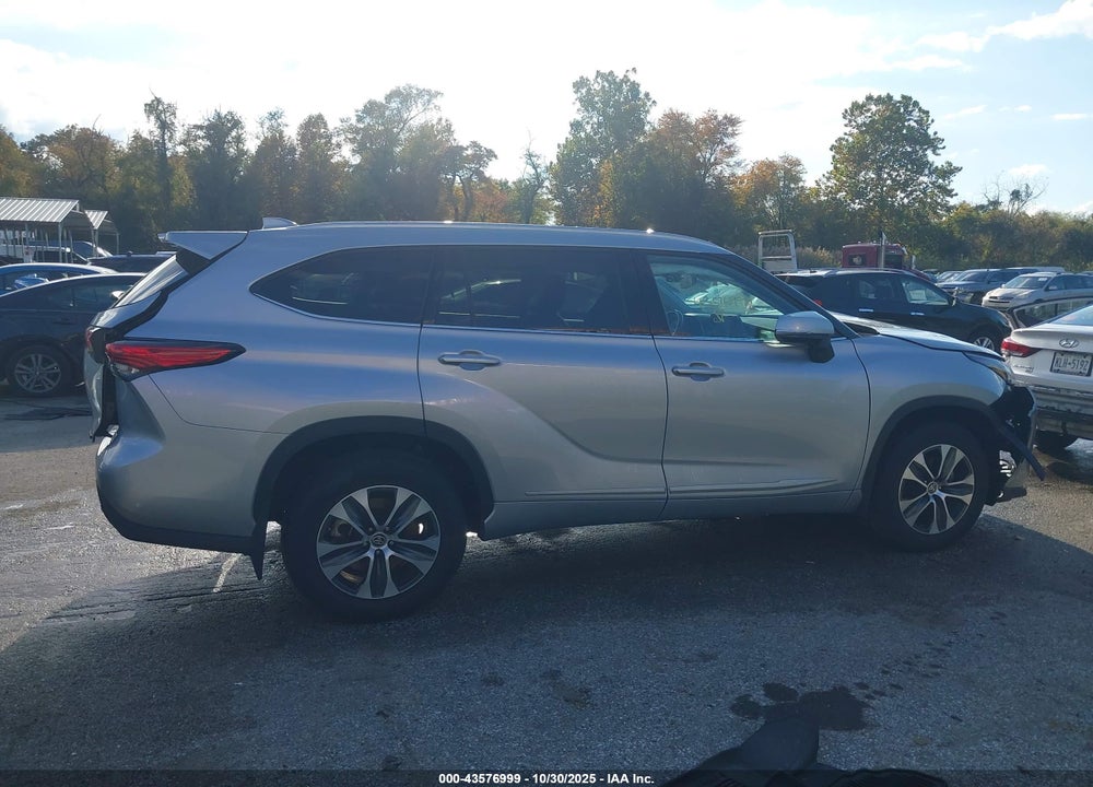2022 TOYOTA HIGHLANDER XLE VIN: 5TDGZRBH9NS219345