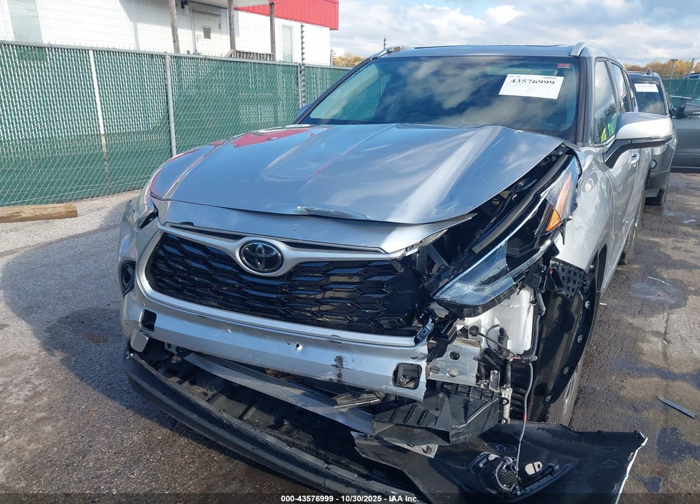 2022 TOYOTA HIGHLANDER XLE VIN: 5TDGZRBH9NS219345