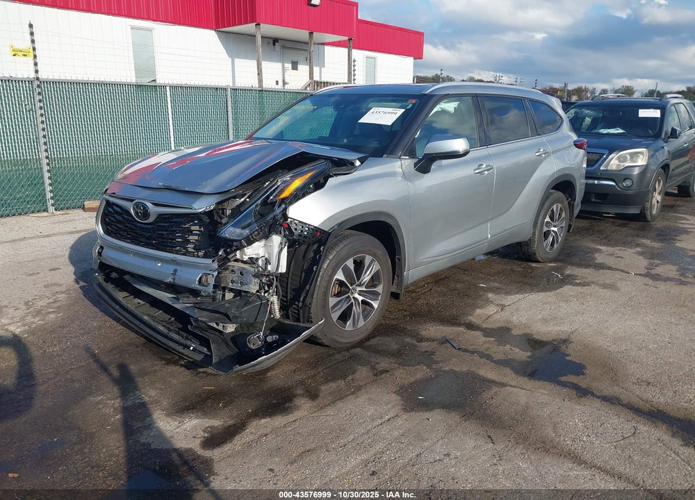 2022 TOYOTA HIGHLANDER XLE VIN: 5TDGZRBH9NS219345