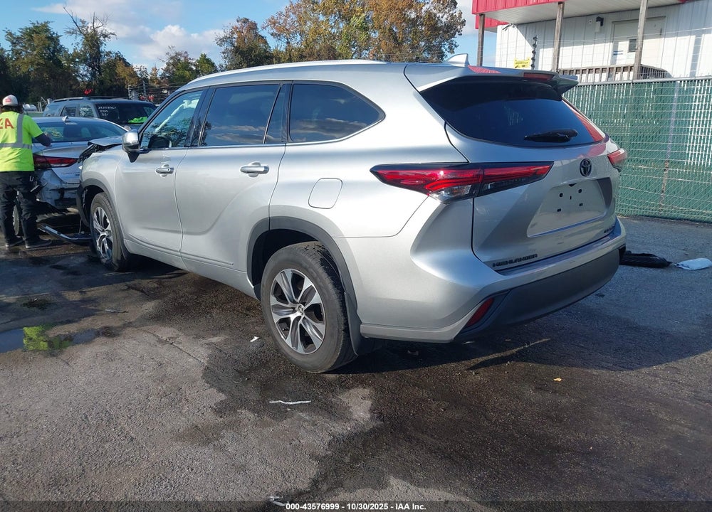 2022 TOYOTA HIGHLANDER XLE VIN: 5TDGZRBH9NS219345