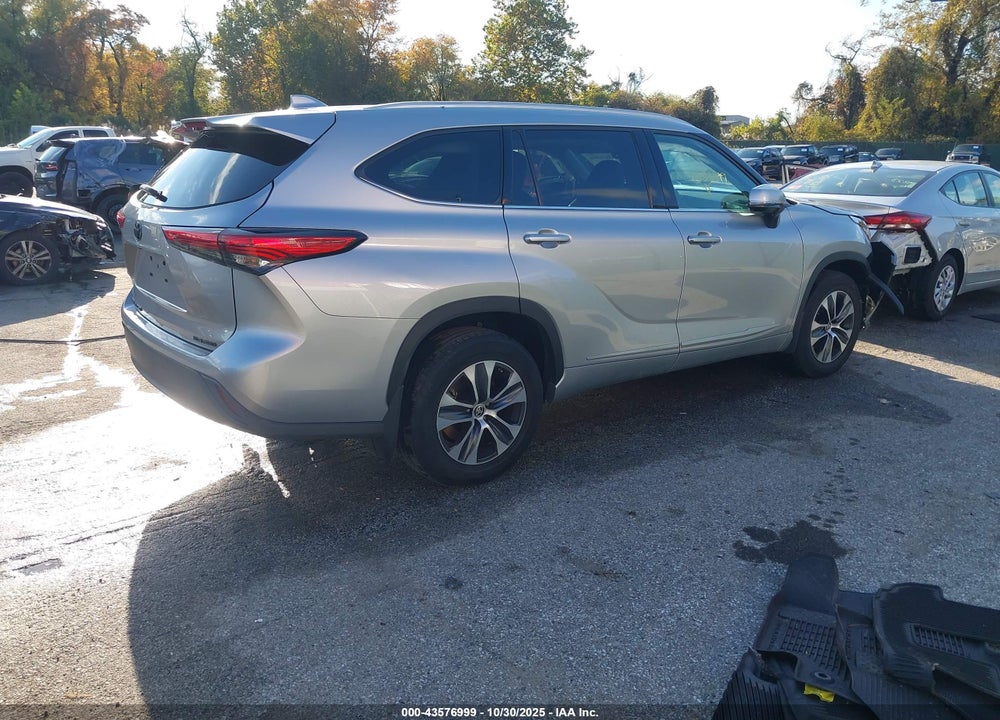 2022 TOYOTA HIGHLANDER XLE VIN: 5TDGZRBH9NS219345